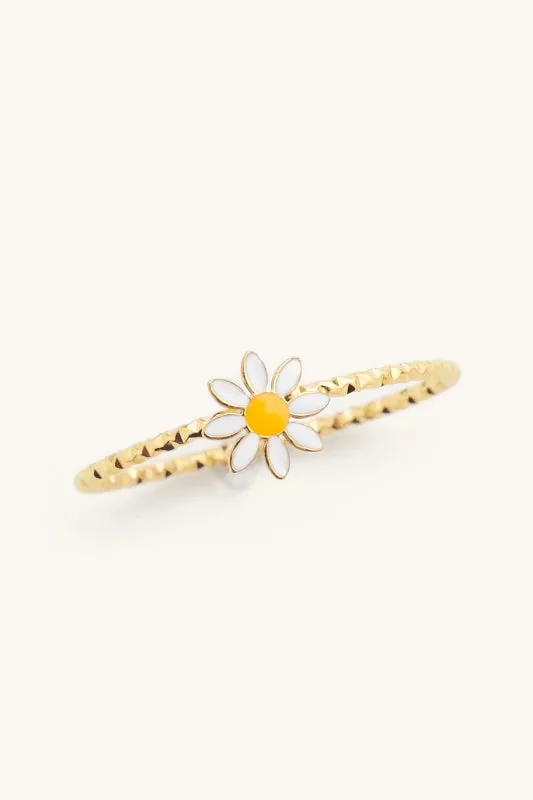 dainty daisy gold ring